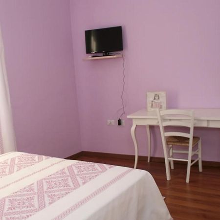Guest House Le Gemelle Luras Esterno foto
