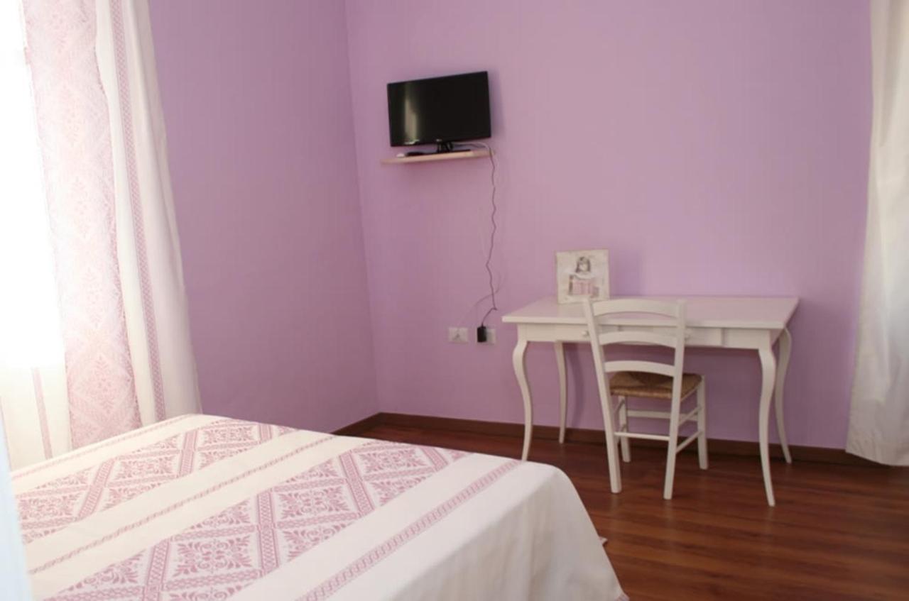 Guest House Le Gemelle Luras Esterno foto