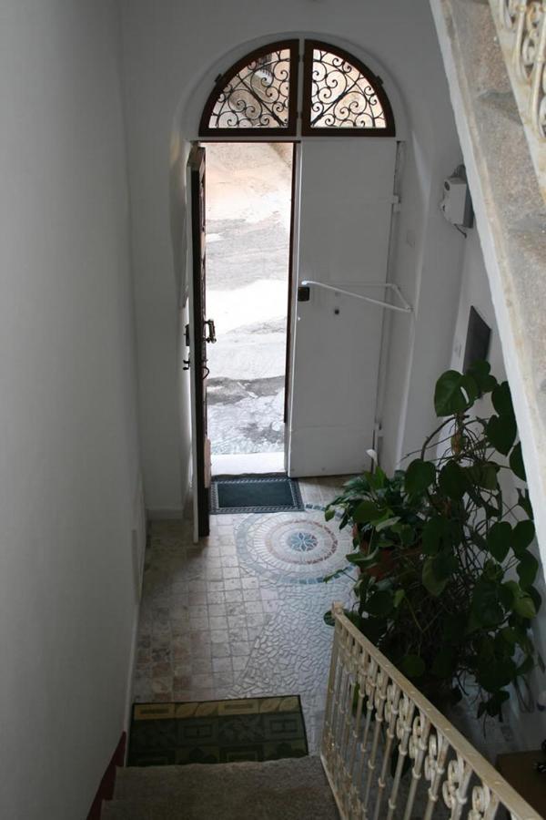 Guest House Le Gemelle Luras Esterno foto