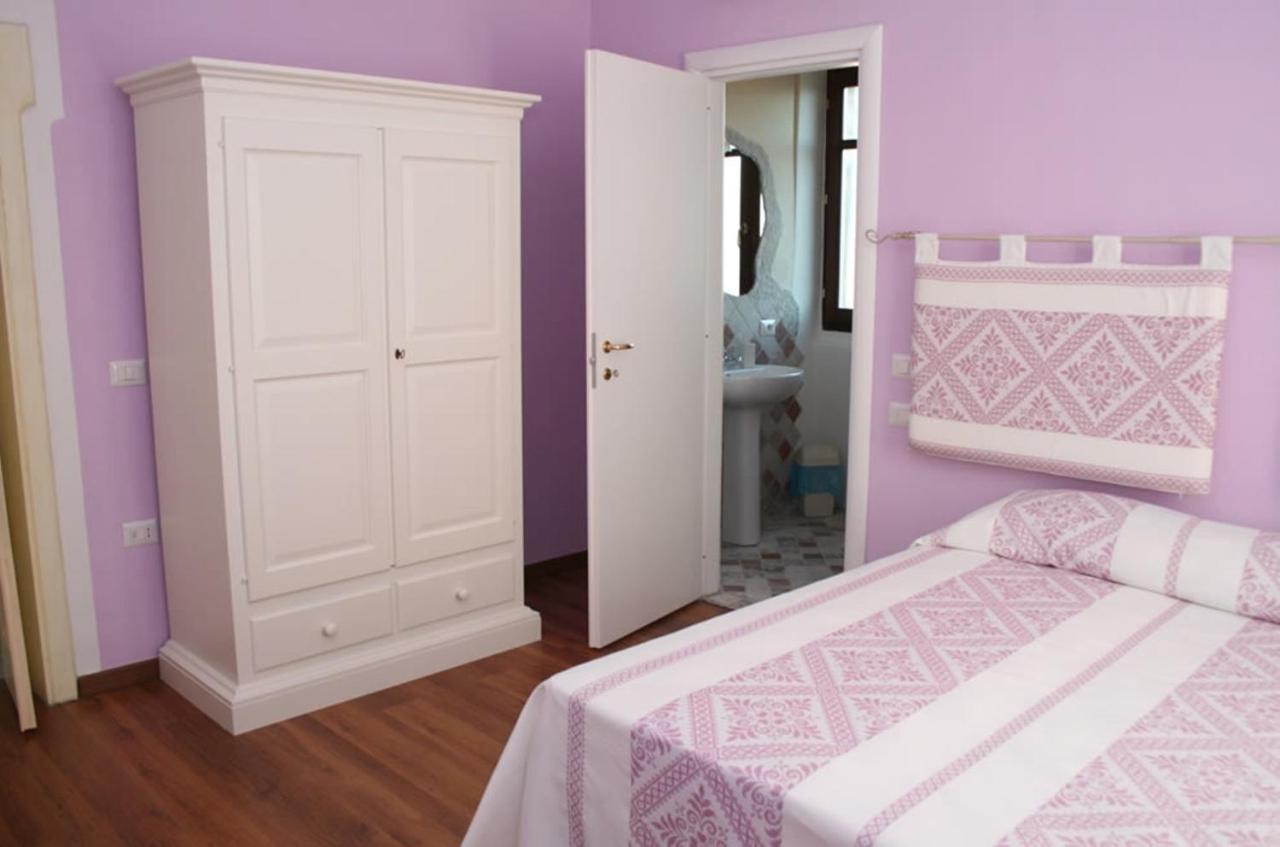 Guest House Le Gemelle Luras Esterno foto