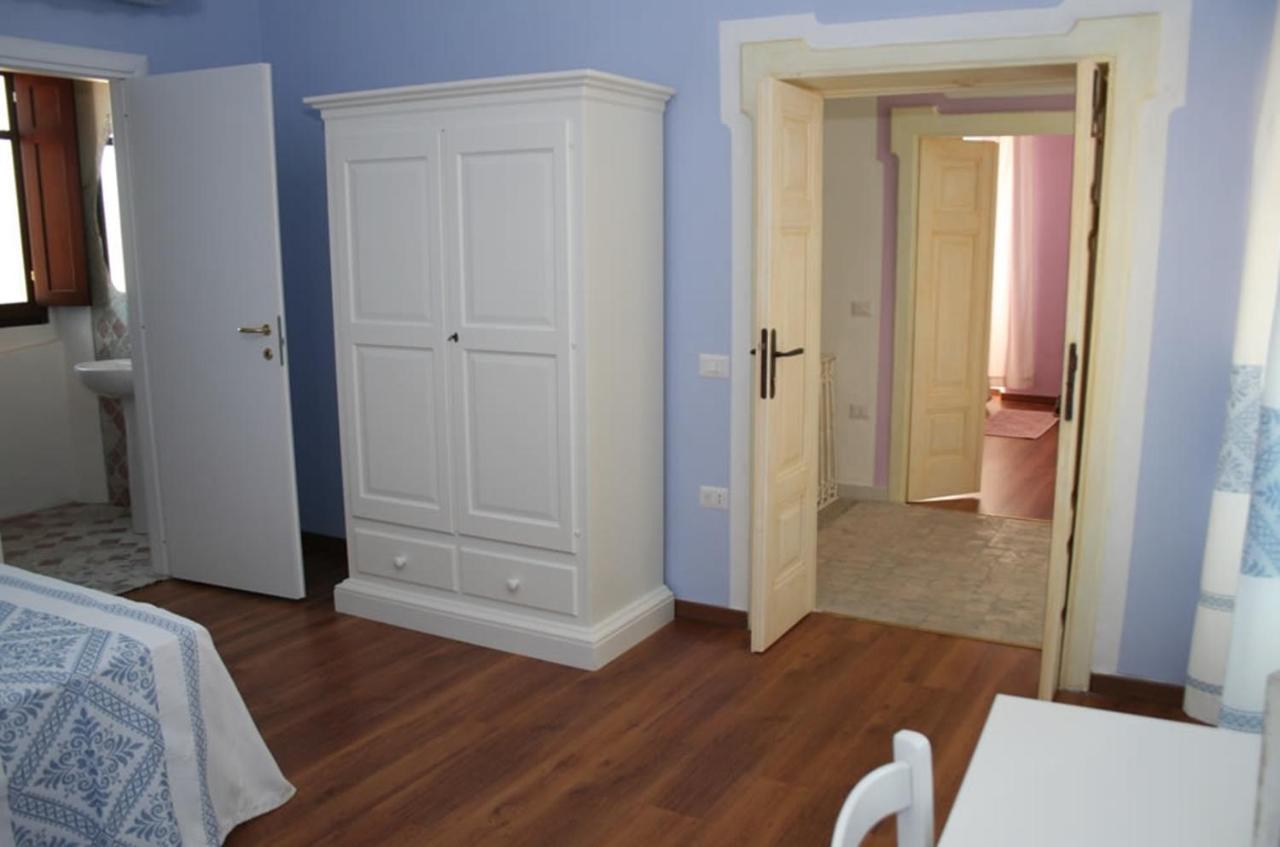 Guest House Le Gemelle Luras Esterno foto