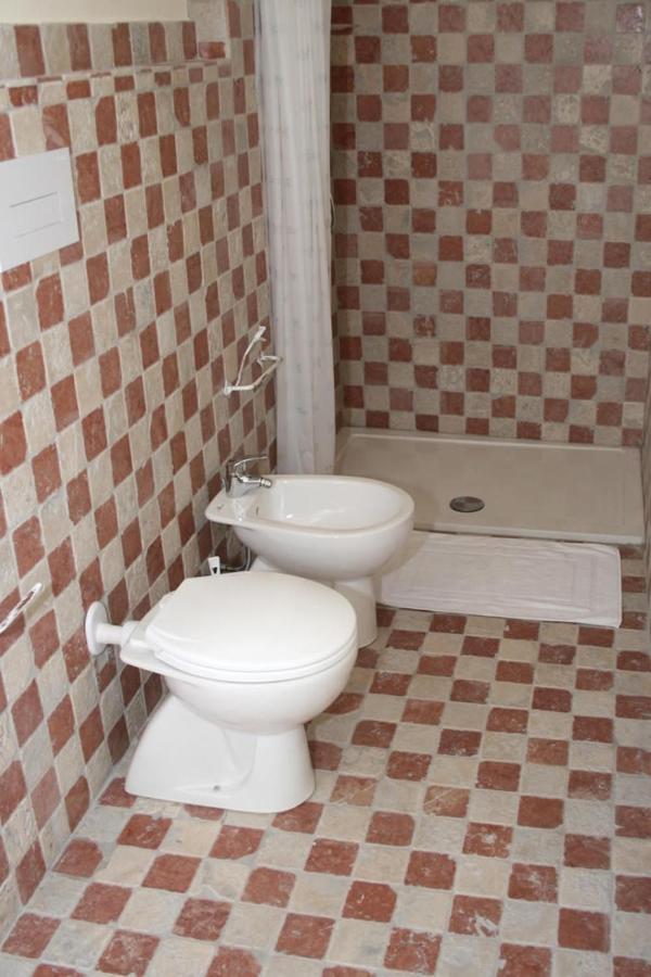 Guest House Le Gemelle Luras Esterno foto