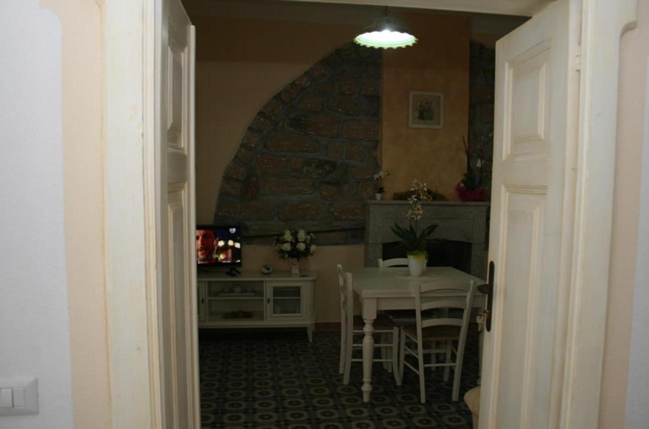 Guest House Le Gemelle Luras Esterno foto