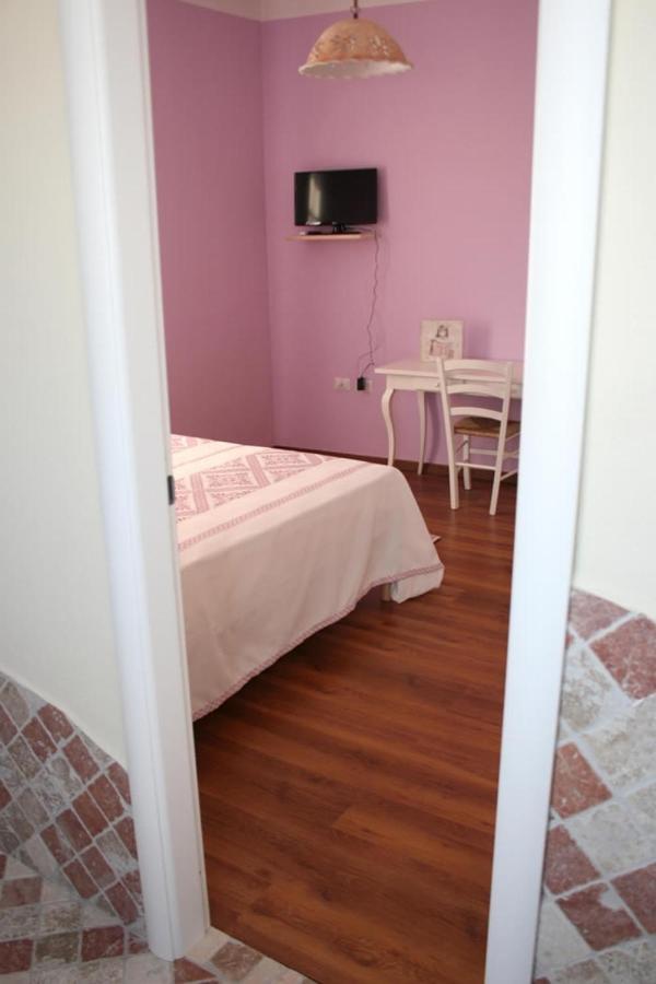 Guest House Le Gemelle Luras Esterno foto