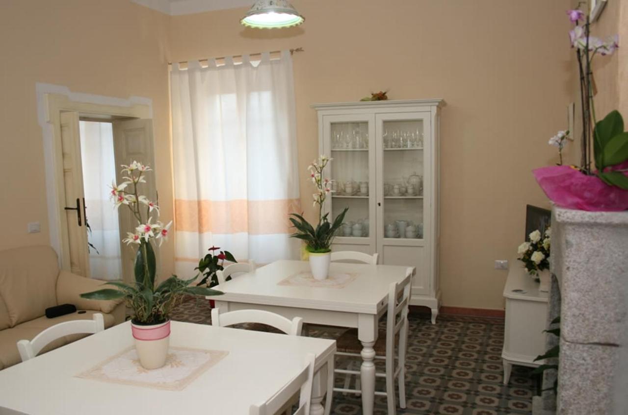 Guest House Le Gemelle Luras Esterno foto
