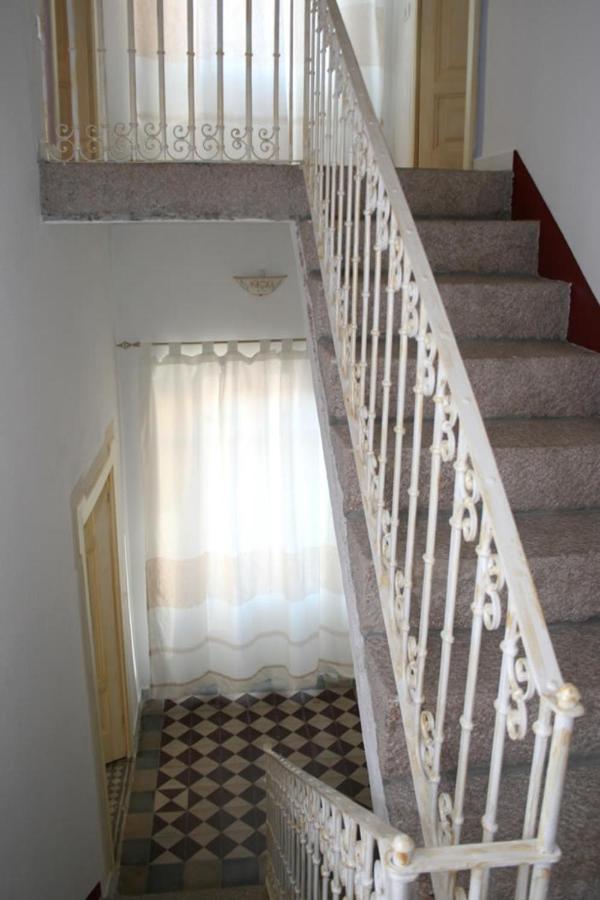 Guest House Le Gemelle Luras Esterno foto