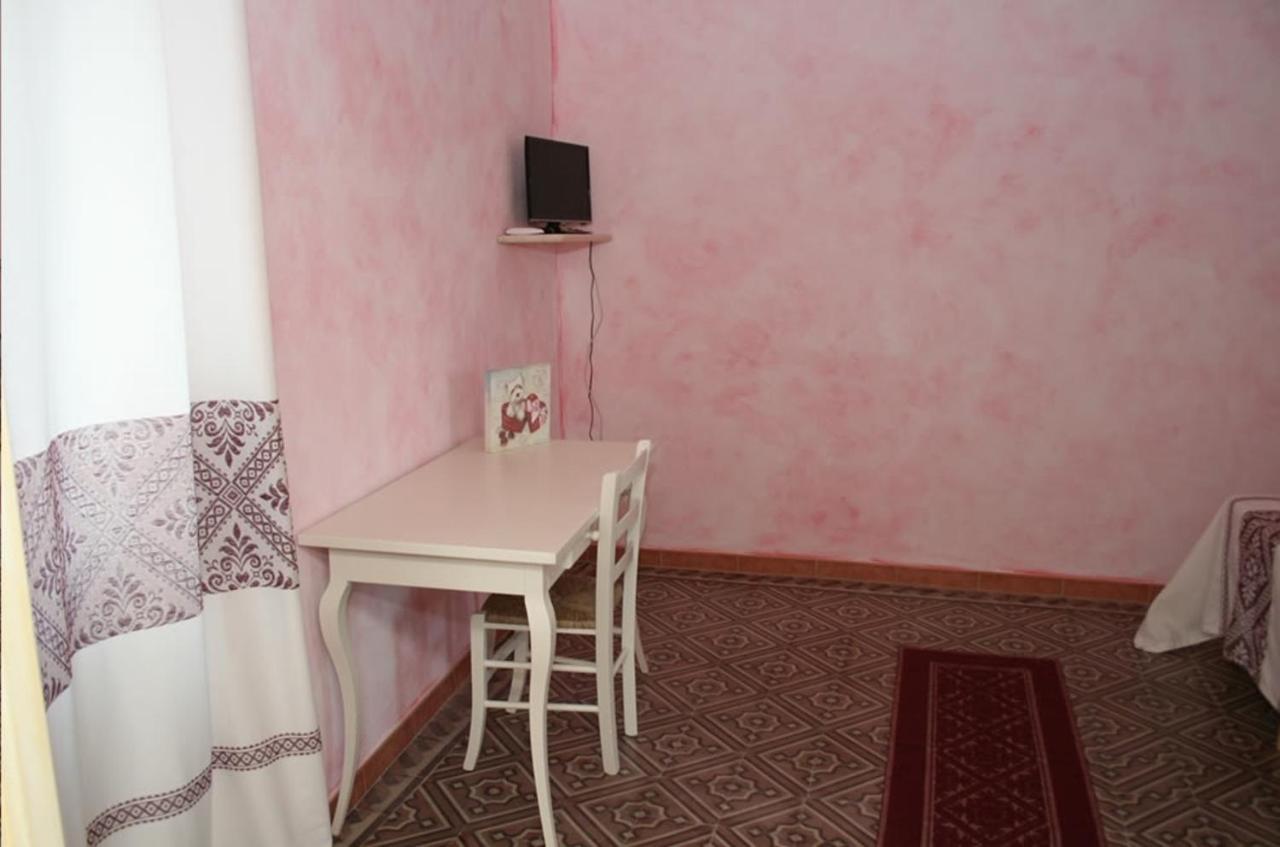 Guest House Le Gemelle Luras Esterno foto