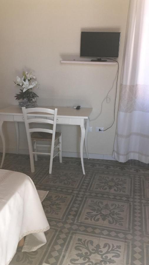 Guest House Le Gemelle Luras Esterno foto