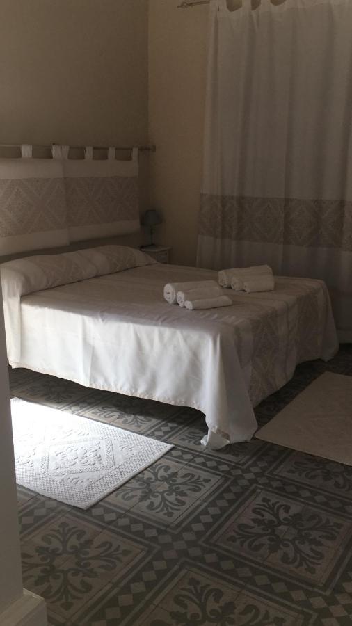 Guest House Le Gemelle Luras Esterno foto