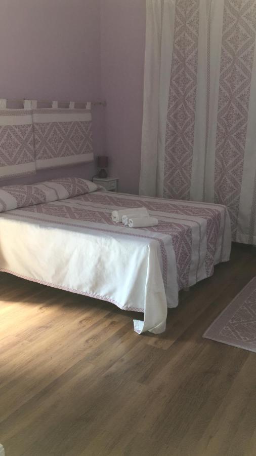 Guest House Le Gemelle Luras Esterno foto