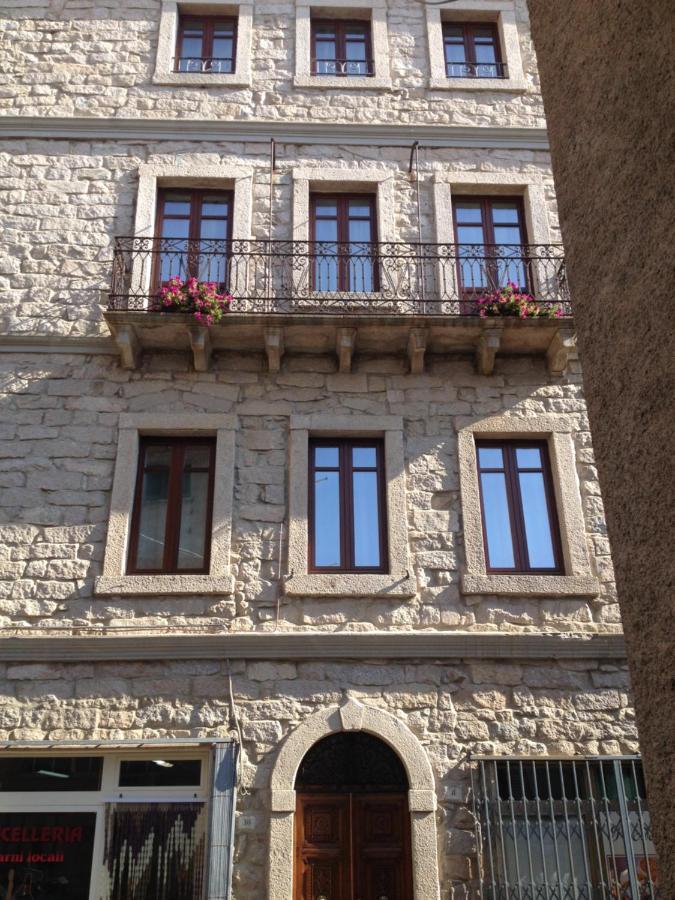 Guest House Le Gemelle Luras Esterno foto