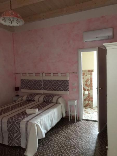 Guest House Le Gemelle Luras Esterno foto
