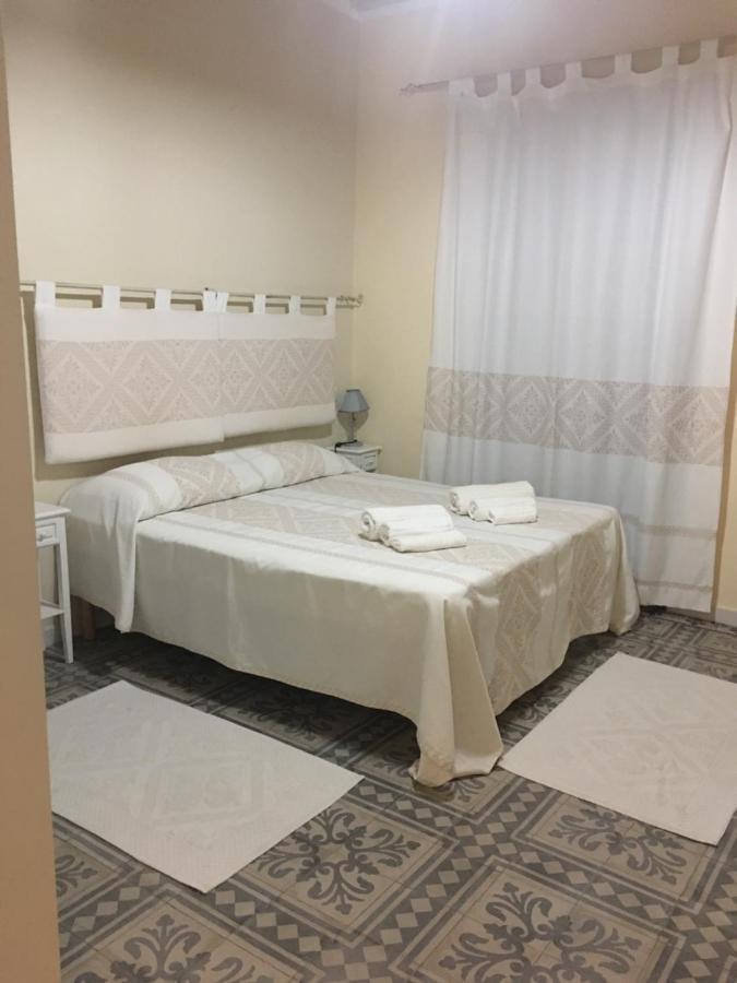 Guest House Le Gemelle Luras Esterno foto