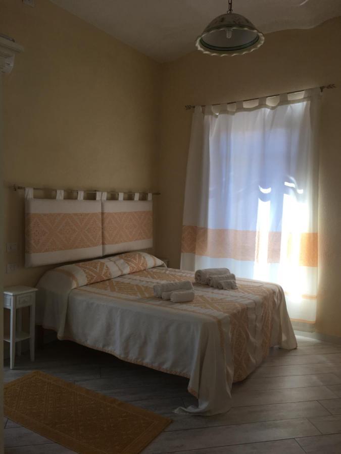 Guest House Le Gemelle Luras Esterno foto